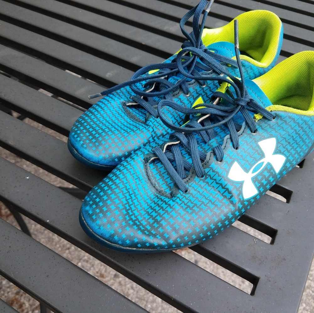 Under Armour soccer shoes size 5